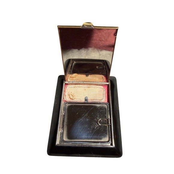 Vintage Black and Gold Makeup Compact with Mirror and Powder Puff Pocket Mirror - Picture 2 of 4